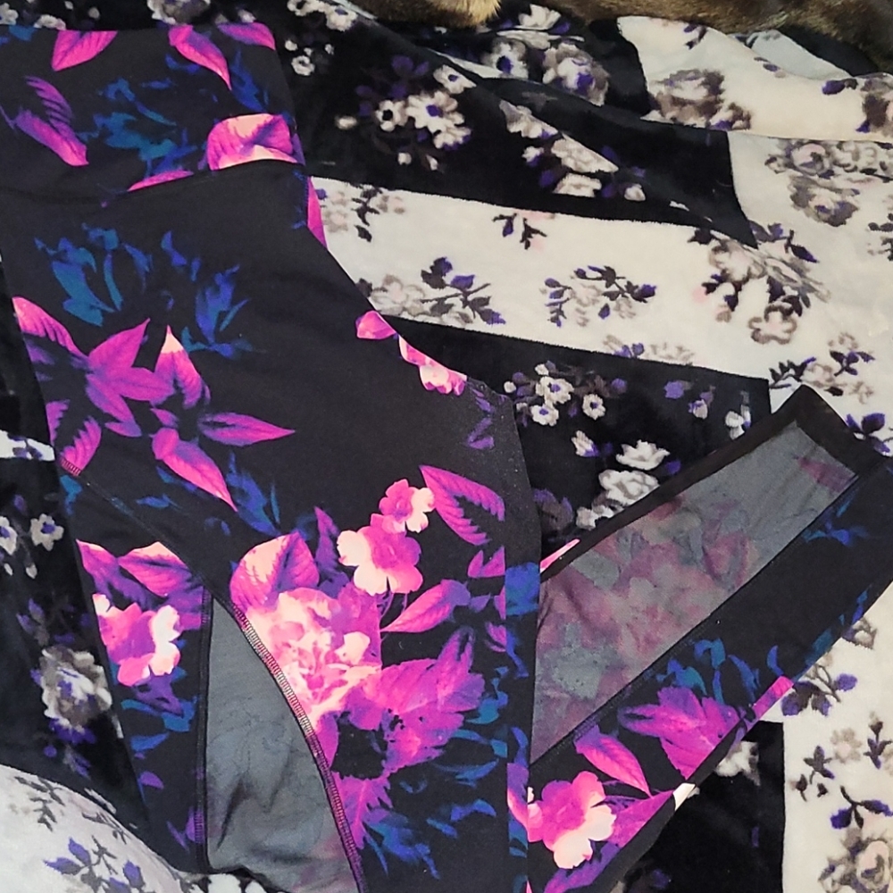 VS Pink Ultimate Leggings